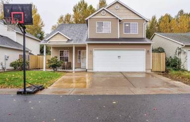 Main picture of 1018 NE Mariners Loop