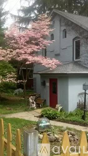 Main picture of 1595 Manchester Rd