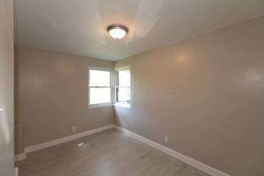 Main picture of 5006 E 39th St