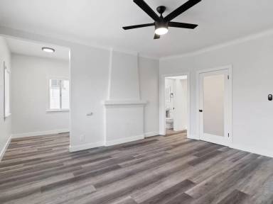 Main picture of 608 W 6th St