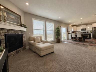 Main picture of 19189 Creekside Trl