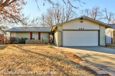 Main picture of 302 N Briarwood St