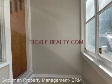 Main picture of 451 S Goodman St