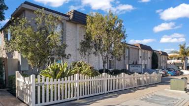 Main picture of 4649 Voltaire St