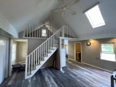 Main picture of 133 S Elmwood Ave