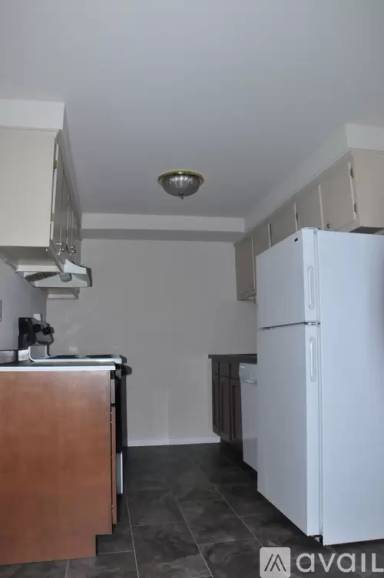 Main picture of 700 E 1st St