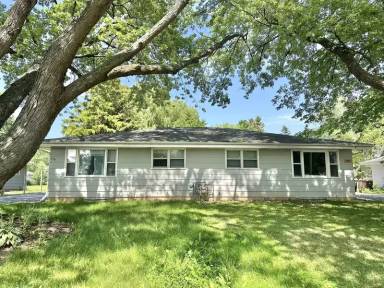 Main picture of 917 Meadowview Dr