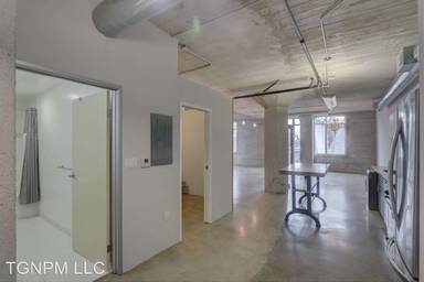 Main picture of 825 E 4th St