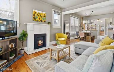 Main picture of 223 N Pearl St