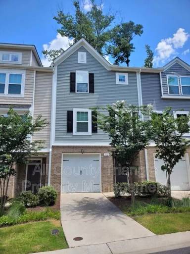 Main picture of 312 Page Square Dr