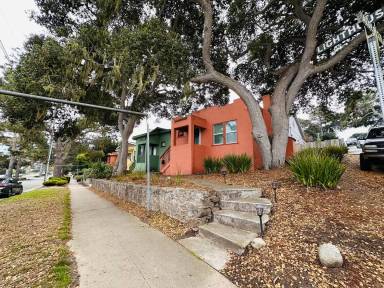 Main picture of 891 Lighthouse Ave