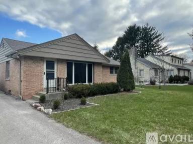 Main picture of 449 W Bradley Rd