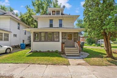Main picture of 213 Elmwood St