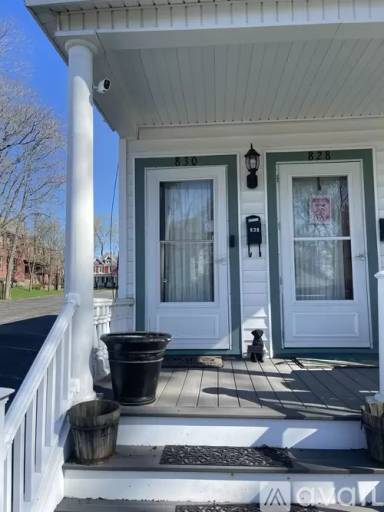 Main picture of 830 Plymouth Ave