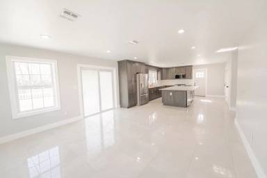 Main picture of 41 Carleton Ave