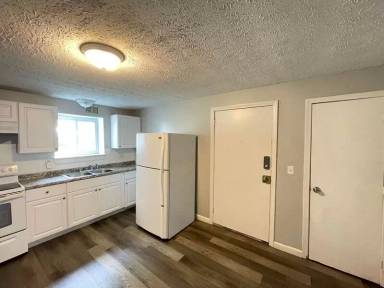 Main picture of 245 Laurel St