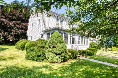 Main picture of 42 Thompson St
