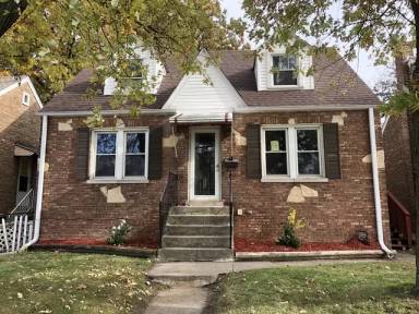 Main picture of 18121 School St