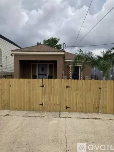 Main picture of 2622 Touro St
