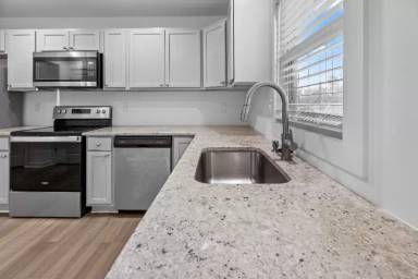 Main picture of 770 N Donahue Dr