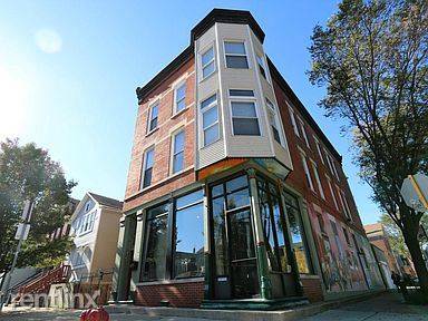 Main picture of 1906 S Carpenter St