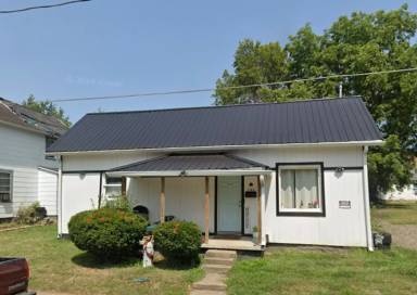 Main picture of 194 S Oak St