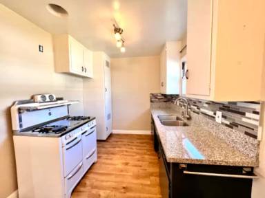 Main picture of 216 Avenue H