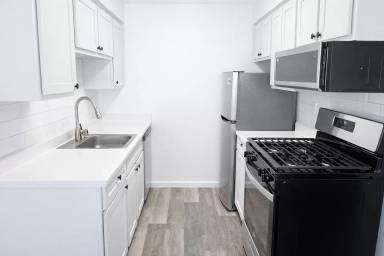 Main picture of 1590 Lewis St