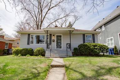Main picture of 649 S Main St