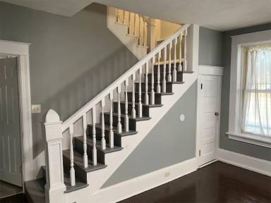 Main picture of 325 Summit Ave