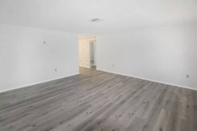 Main picture of 320 Pavonia Rd