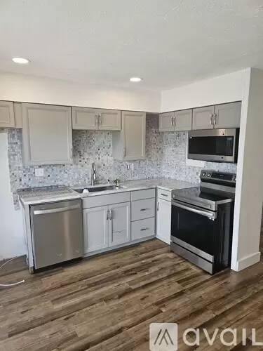 Main picture of 3704 Broadway