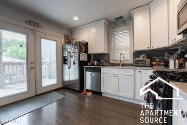 Main picture of 2651 W Armitage Ave