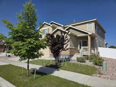 Main picture of 1613 106th Ave