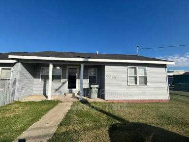 Main picture of 2625 Moeling St