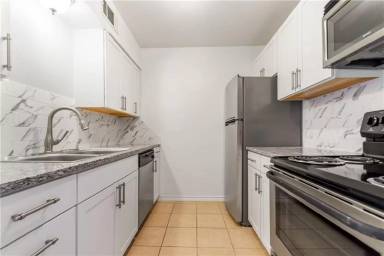 Main picture of 400 W 35th St