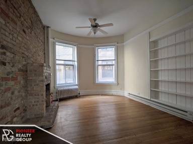 Main picture of 1216 N Dearborn St