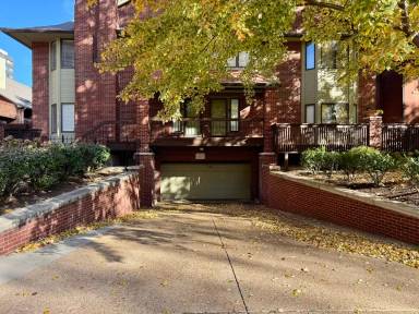 Main picture of 4453 W Pine Blvd