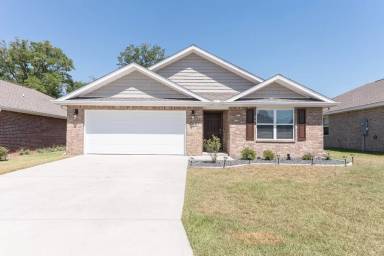 Main picture of 7486 Oak Lake Blvd