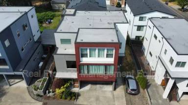 Main picture of 9619 Slater Ave NE