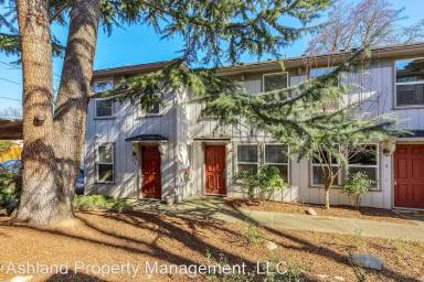 Main picture of 327 N Main St