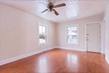 Main picture of 2260 S Niagara St