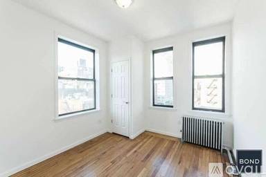 Main picture of 78 W 11th St