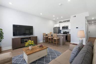 Main picture of 4140 W Girard Ave