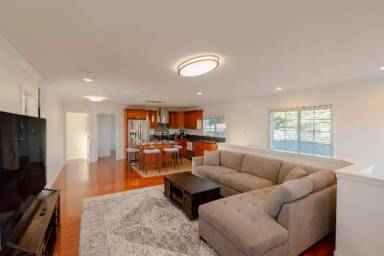 Main picture of 2254 Metcalf St