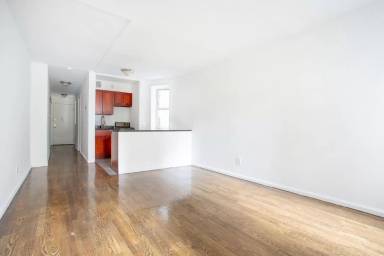 Main picture of 311 E 25th St