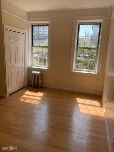 Main picture of 117 W 13th St