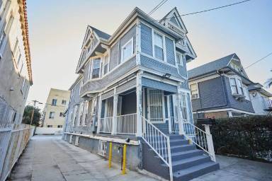 Main picture of 1840 W 11th Pl