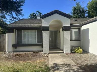 Main picture of 198 Cinnamon Dr