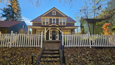 Main picture of 516 E Indiana Ave